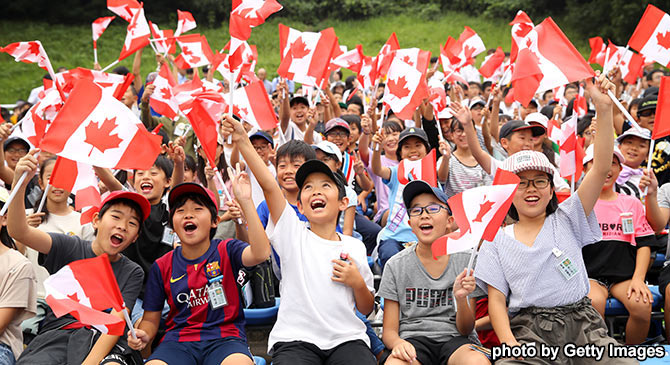 初戦を迎えるカナダの応援に日本の子供たちも気合十分【イタリアvsカナダ】