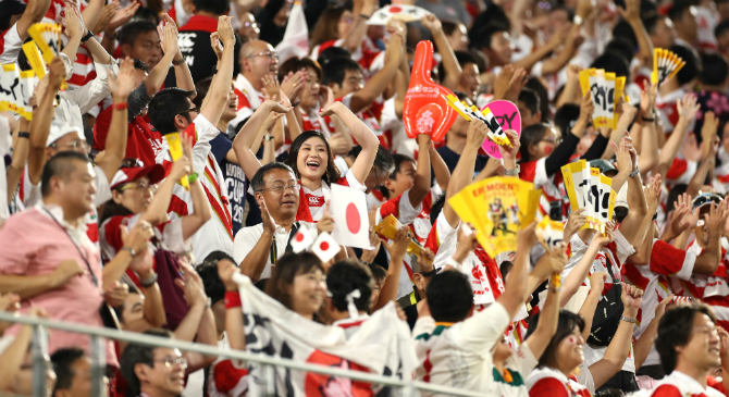 日本の勝利に歓喜する日本サポーター【日本vsサモア】